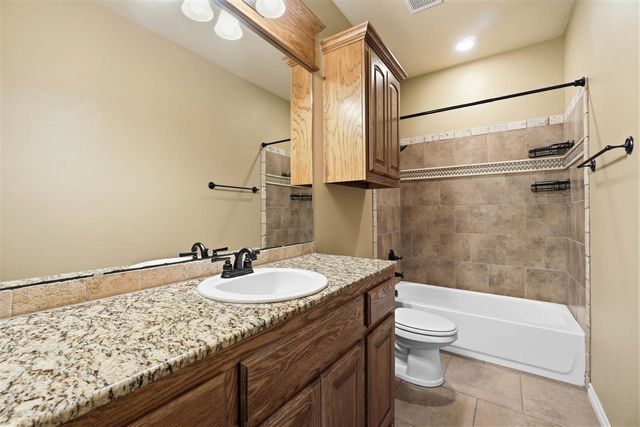 915 SW 79th St, Lawton, OK 73505
