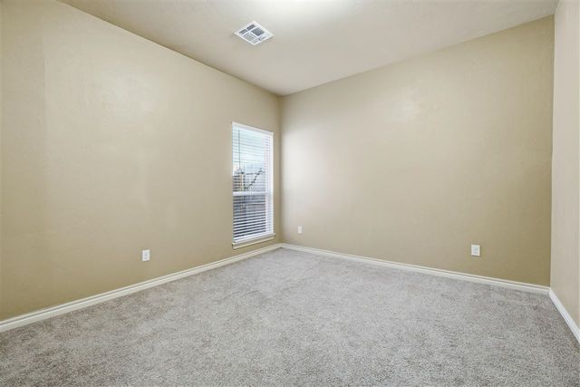 915 SW 79th St, Lawton, OK 73505