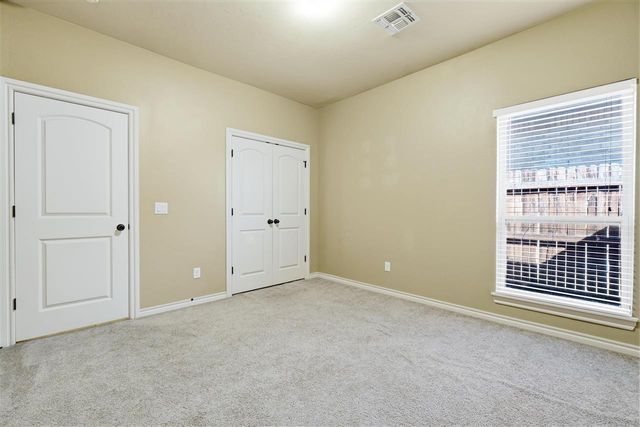 915 SW 79th St, Lawton, OK 73505