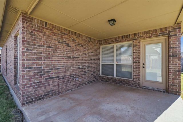 915 SW 79th St, Lawton, OK 73505