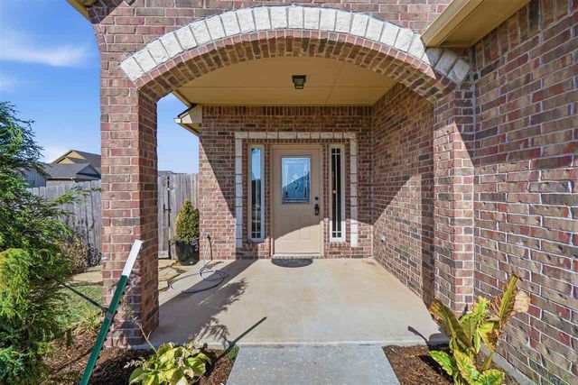 915 SW 79th St, Lawton, OK 73505