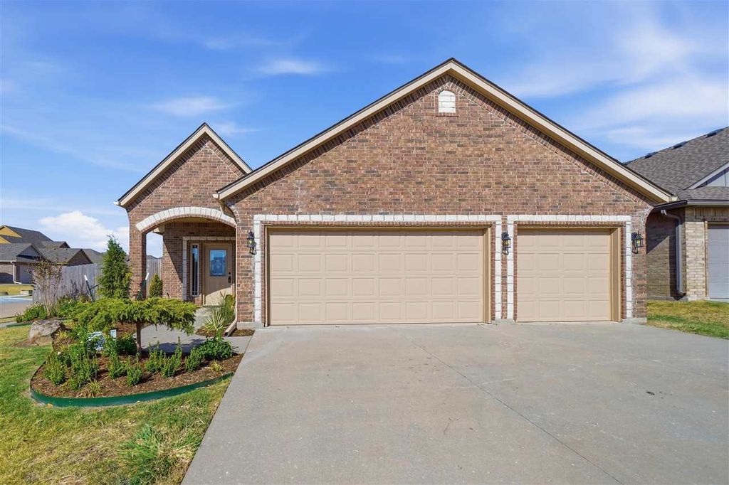 915 SW 79th St, Lawton, OK 73505