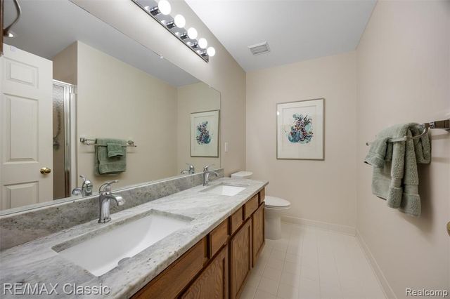 8222 Sequoia Lane, White Lake, MI 48386