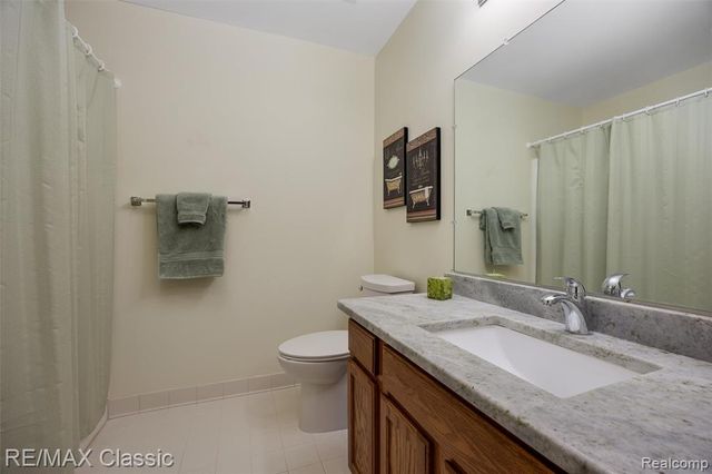 8222 Sequoia Lane, White Lake, MI 48386