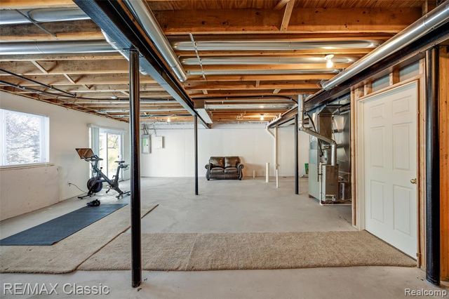 8222 Sequoia Lane, White Lake, MI 48386