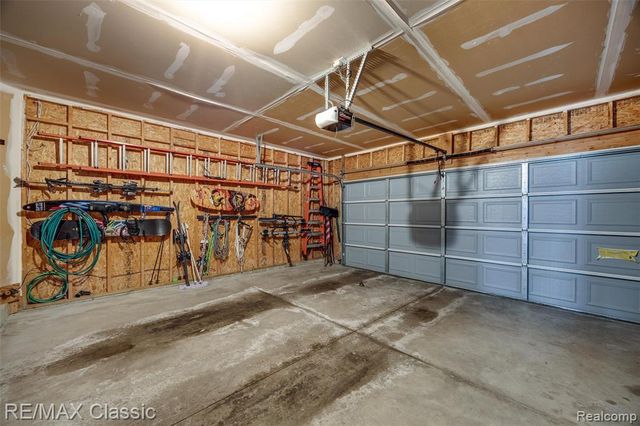 8222 Sequoia Lane, White Lake, MI 48386