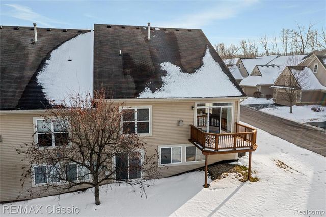 8222 Sequoia Lane, White Lake, MI 48386