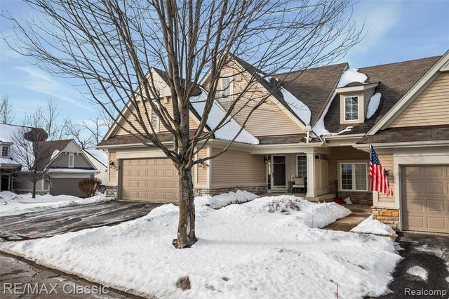 8222 Sequoia Lane, White Lake, MI 48386