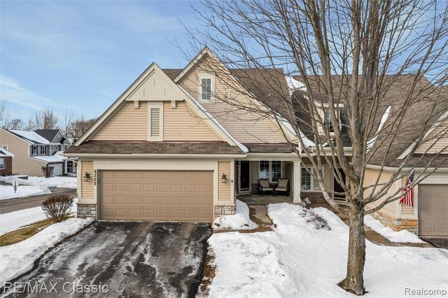 8222 Sequoia Lane, White Lake, MI 48386