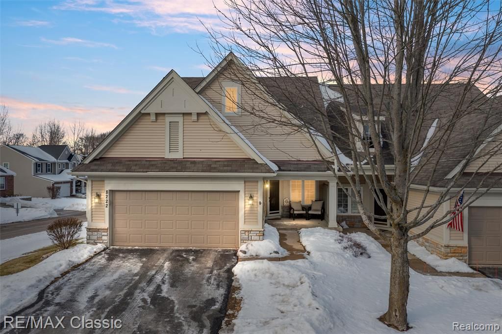 8222 Sequoia Lane, White Lake, MI 48386