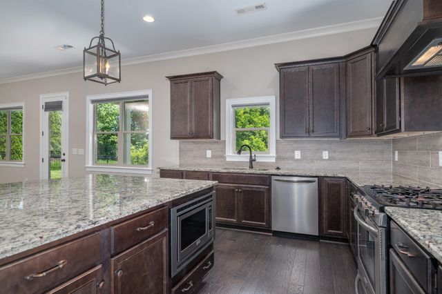 513 Central Dr, Franklin, TN 37064