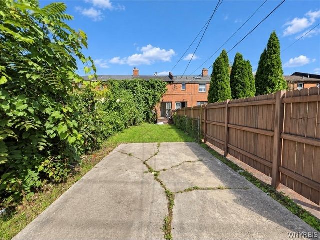 7 Bennett Village, Buffalo, NY 14214