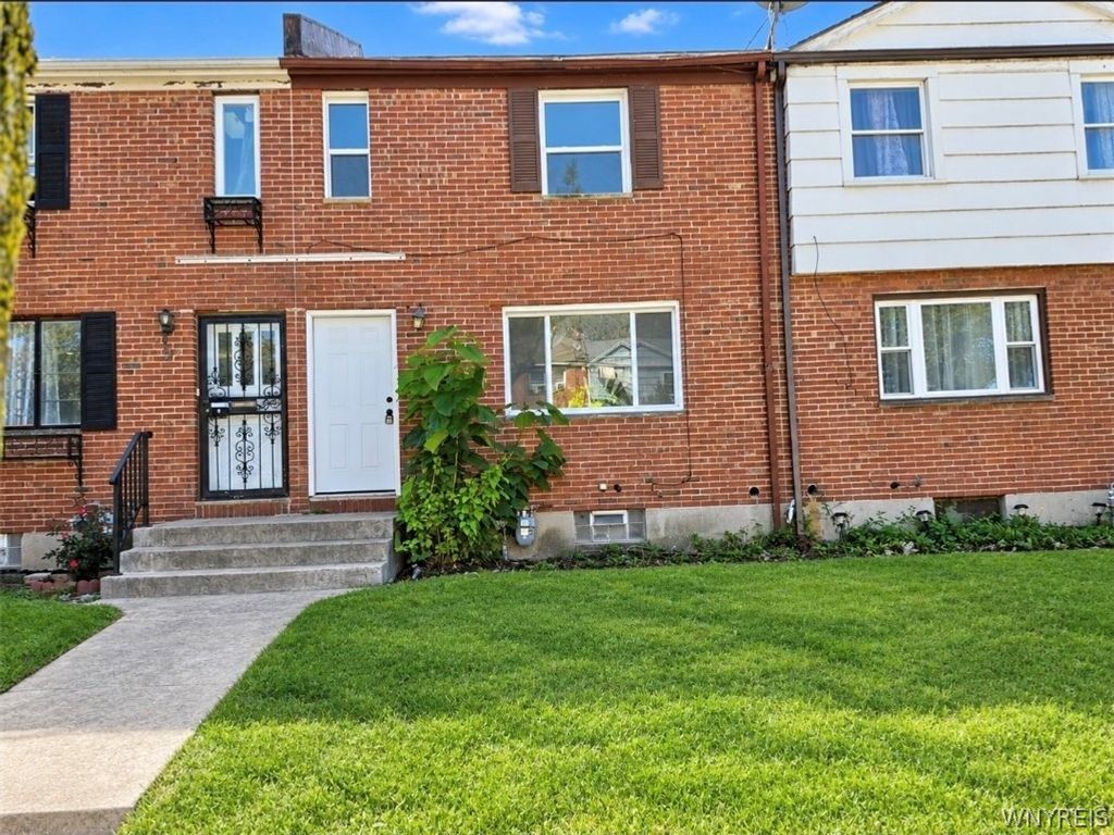 7 Bennett Village, Buffalo, NY 14214