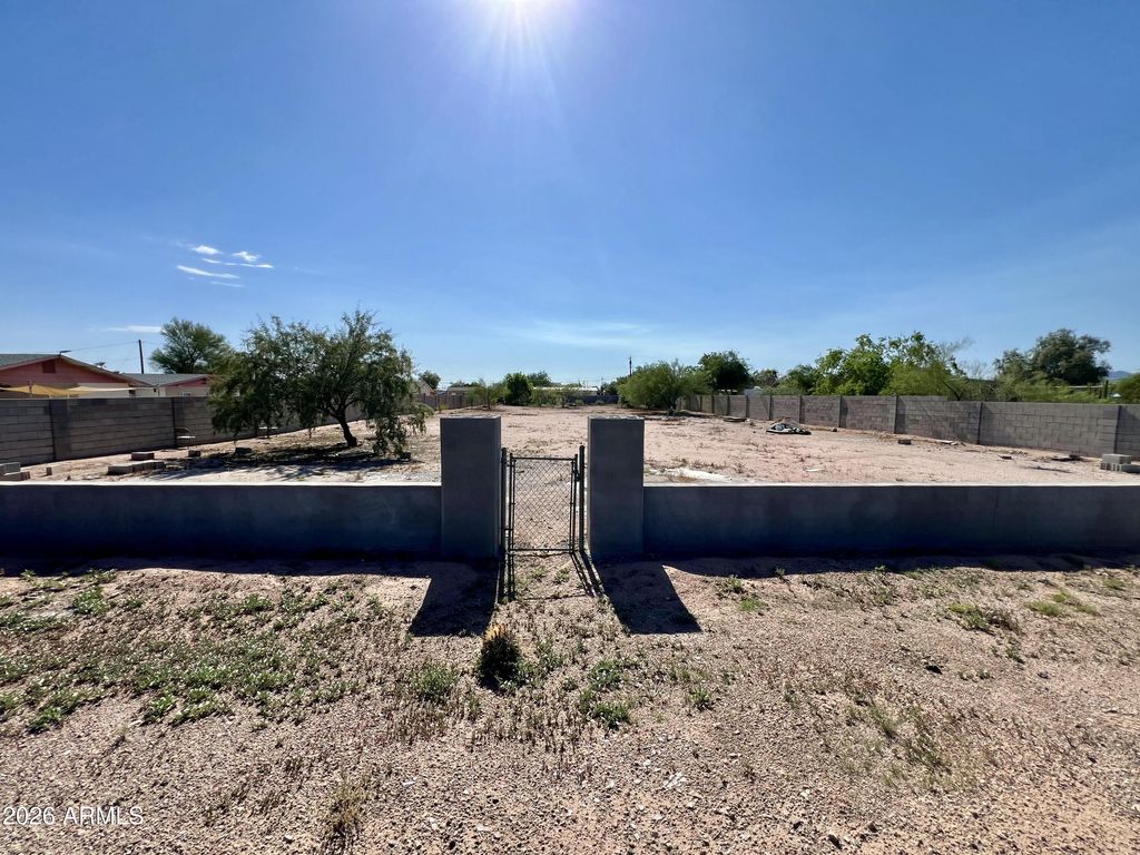 412 N IRONWOOD Drive 17, Apache Junction, AZ 85120 — exterior