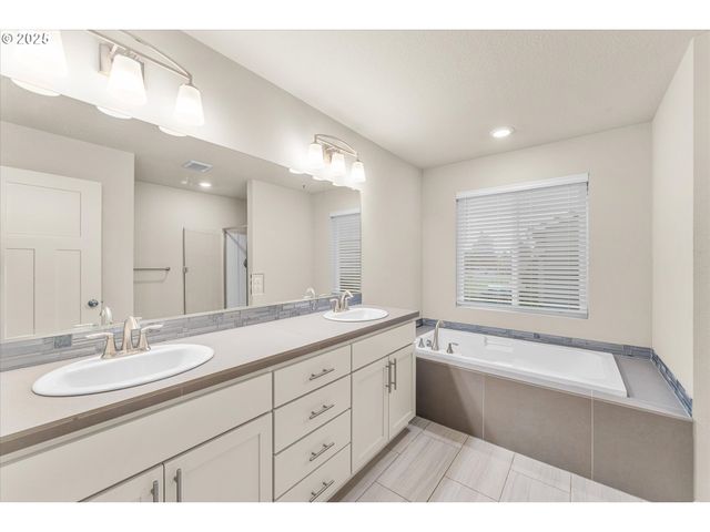 13304 Ne 116TH St, Brush Prairie, WA 98606