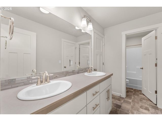 13304 Ne 116TH St, Brush Prairie, WA 98606