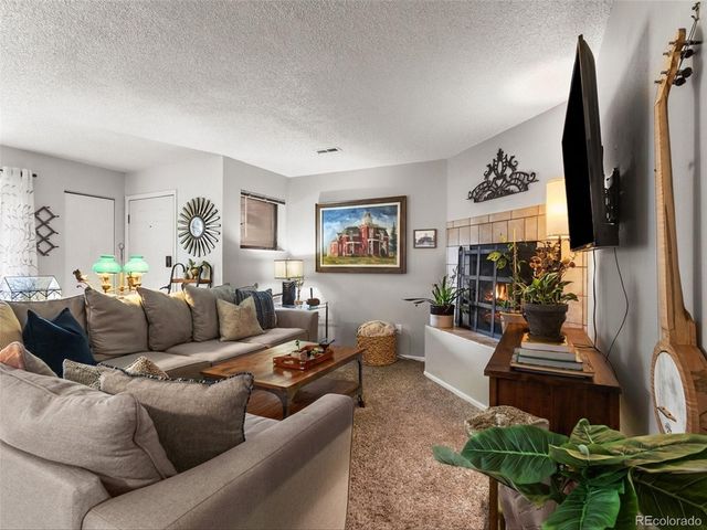 8910 Fox Drive 9, Denver, CO 80260