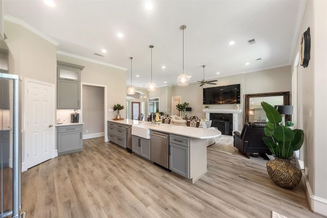 210 Victoria Court, Montgomery, TX 77356