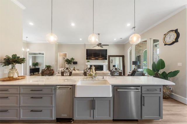 210 Victoria Court, Montgomery, TX 77356
