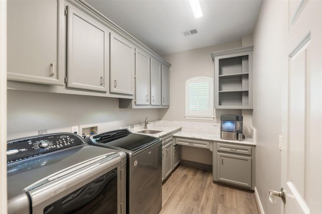 210 Victoria Court, Montgomery, TX 77356