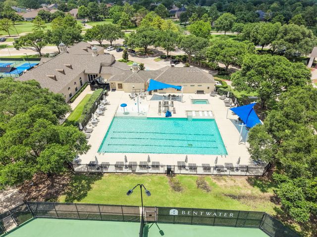210 Victoria Court, Montgomery, TX 77356