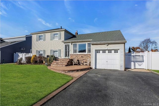 3495 Roanoke Street, Seaford, NY 11783