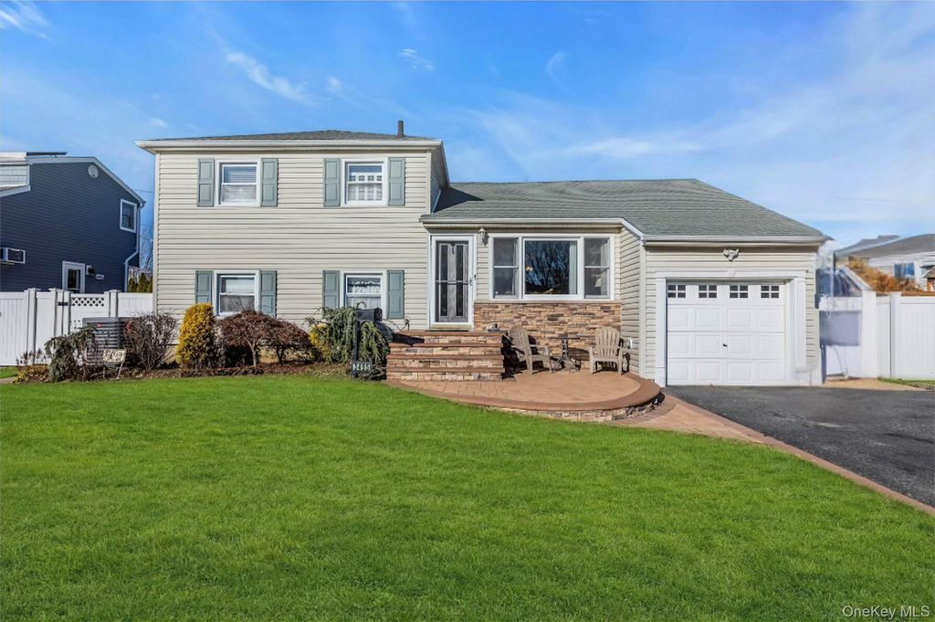 3495 Roanoke Street, Seaford, NY 11783