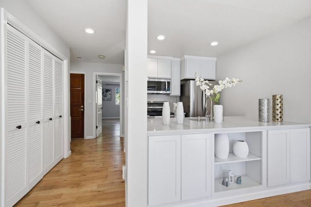 4151 El Camino Way Unit I, Palo Alto, CA 94306