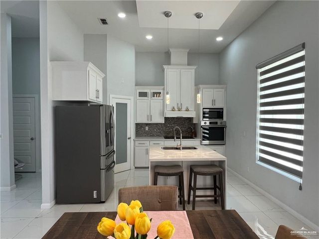 1202 Kestrel Drive, Edinburg, TX 78542