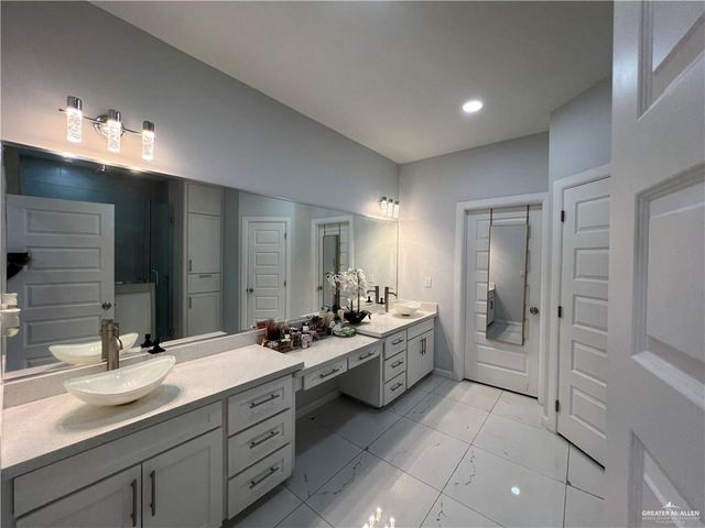 1202 Kestrel Drive, Edinburg, TX 78542