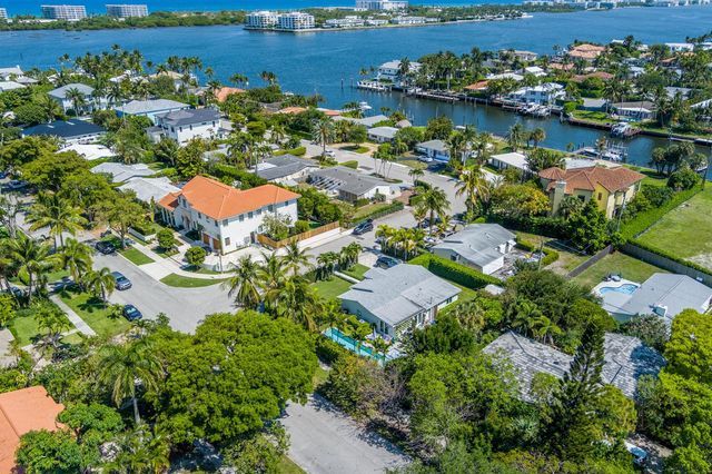 8001 Arlington Place, West Palm Beach, FL 33405