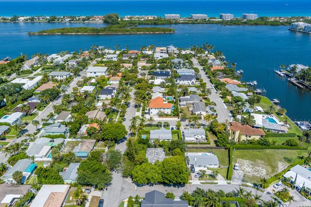 8001 Arlington Place, West Palm Beach, FL 33405