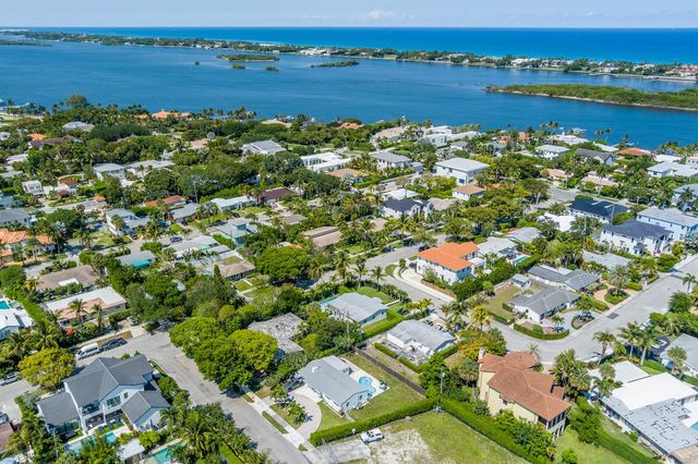 8001 Arlington Place, West Palm Beach, FL 33405