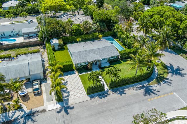 8001 Arlington Place, West Palm Beach, FL 33405