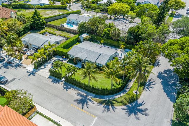 8001 Arlington Place, West Palm Beach, FL 33405