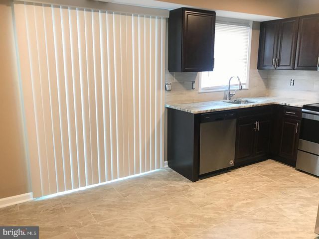 14 LINDEN CT, Sicklerville, NJ 08081