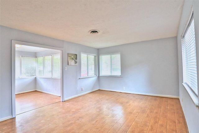 3210 Cloverdale Street, Houston, TX 77025