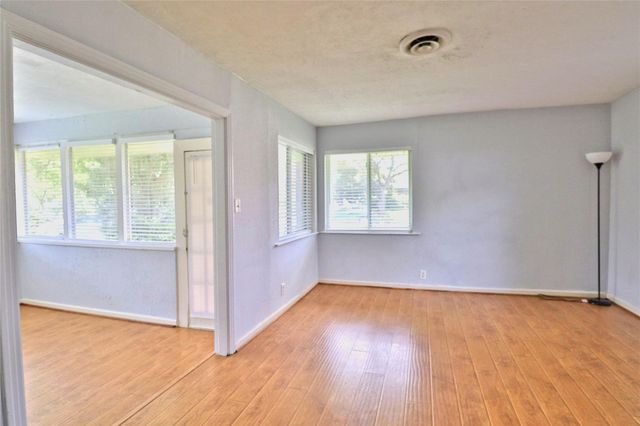 3210 Cloverdale Street, Houston, TX 77025