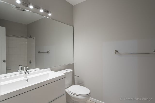 1000 W Adams Street 506, Chicago, IL 60607