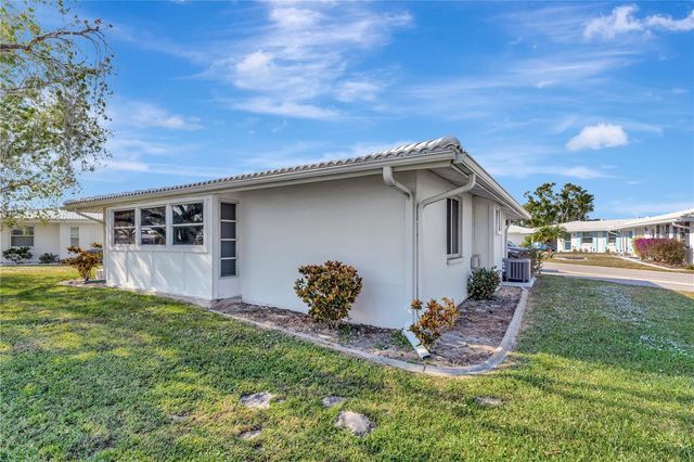 511 CIRCLEWOOD DRIVE Q-16, Venice, FL 34293