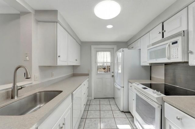 511 CIRCLEWOOD DRIVE Q-16, Venice, FL 34293