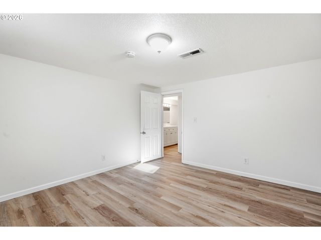 4304 Se FIELDCREST Dr, Milwaukie, OR 97222