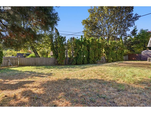 4304 Se FIELDCREST Dr, Milwaukie, OR 97222