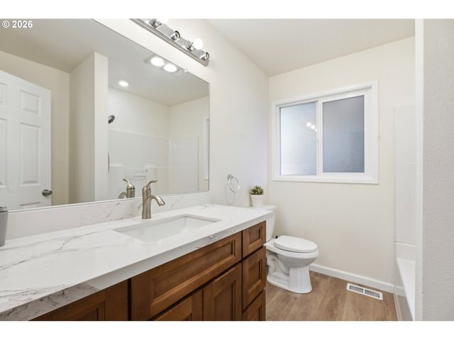 4304 Se FIELDCREST Dr, Milwaukie, OR 97222