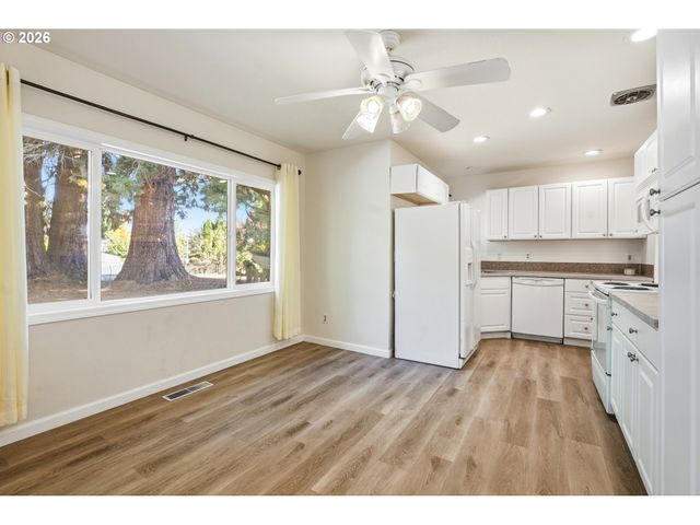 4304 Se FIELDCREST Dr, Milwaukie, OR 97222
