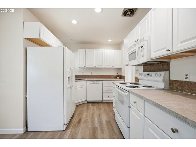 4304 Se FIELDCREST Dr, Milwaukie, OR 97222