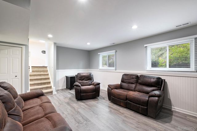 12147 Torrey Road, Fenton, MI 48430