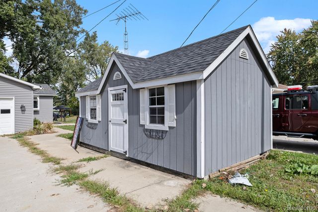 12147 Torrey Road, Fenton, MI 48430