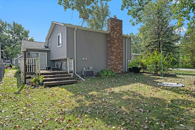 12147 Torrey Road, Fenton, MI 48430