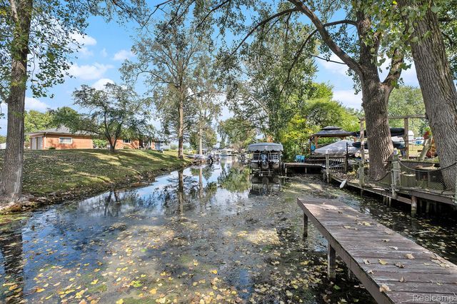 12147 Torrey Road, Fenton, MI 48430